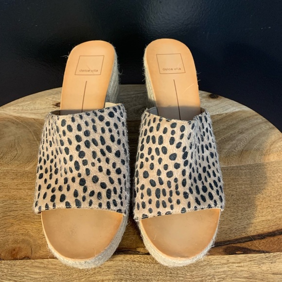 Dolce Vita Platform Sandals - Picture 4 of 9